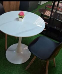 Round-Table + 2 Chairs