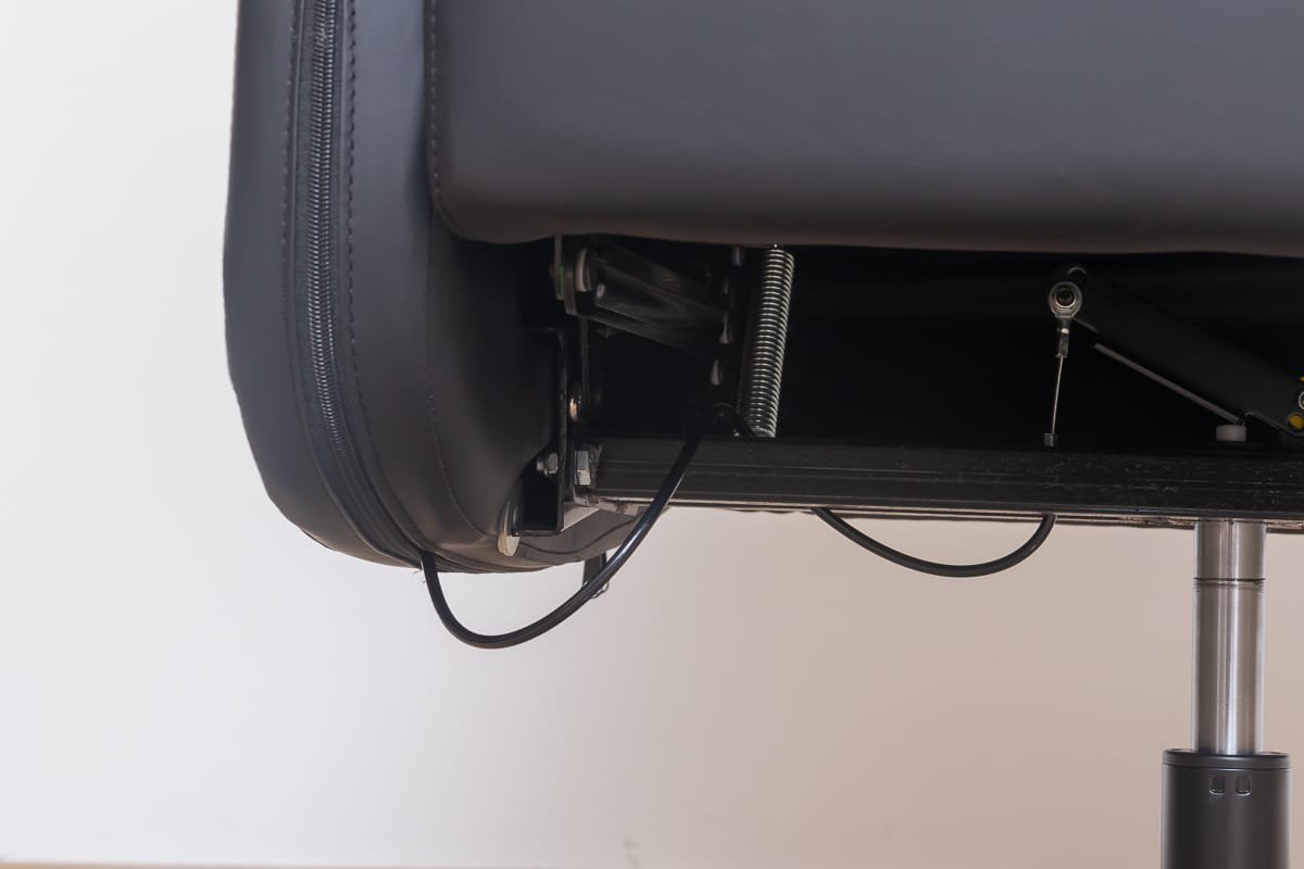 Pinnacle Executive High Back Chair - Image 7